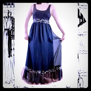 Forever 21 flowing and fresh maxi black dress